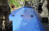 Kolam Renang 7 Nitya Homestay