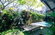 Kolam Renang 3 La Tropicana by Venezia Homestay