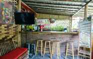 Bar, Kafe dan Lounge 7 La Tropicana by Venezia Homestay