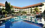 Swimming Pool 2 Hotel Santika Premiere Jogja