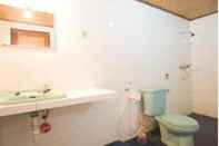 In-room Bathroom Sunarta Homestay