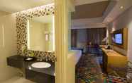 Toilet Kamar 6 Hotel Ciputra Cibubur managed by Swiss-Belhotel International