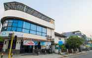 Exterior 2 Bantal Guling Alun Alun Bandung