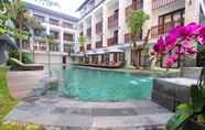 Kolam Renang 5 Grand La Walon Hotel