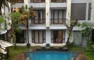 Kolam Renang 4 Grand La Walon Hotel