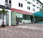 Exterior 2 OYO 145 Wisma Syariah Cmc Near RS ARIA SENTRA MEDIKA