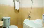 In-room Bathroom 6 Hotel Pramesthi