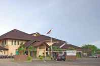 Exterior Dangau Hotel Kubu Raya