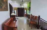 Sảnh chờ 3 Omahkoe Syariah Guesthouse RedPartner