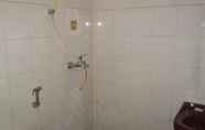 Toilet Kamar 3 Hotel Grand Pirus Samarinda