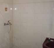 In-room Bathroom 3 Hotel Grand Pirus Samarinda