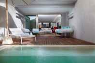 สระว่ายน้ำ Double-Six Luxury Hotel Seminyak