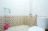 Toilet Kamar Palm Garden Guesthouse Samarinda