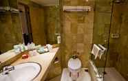 Toilet Kamar 3 Blu-Zea Resort by Double-Six