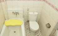 In-room Bathroom 4 Hotel Andhika Samarinda