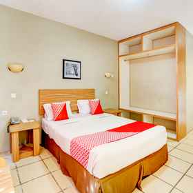 OYO 90027 Ulin Guesthouse 1, Hotel Banjar Fried Chicken