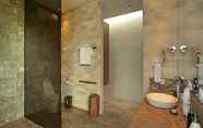 In-room Bathroom 7 Villa Teana