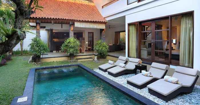 Swimming Pool Dampati Villas