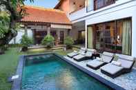 Swimming Pool Dampati Villas