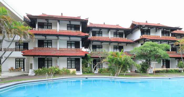 Kolam Renang Hotel Oranjje