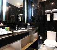 In-room Bathroom 5 Swiss-Belhotel Airport Jakarta