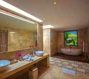 In-room Bathroom 5 Mesari Hotel Ubud