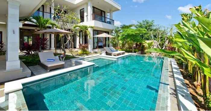 สระว่ายน้ำ Casa De Balangan by Exotiq Villa Holidays