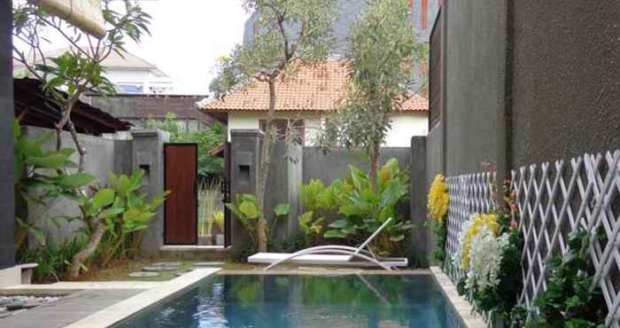 Kolam Renang Villa Lovecho