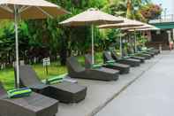 สระว่ายน้ำ Hotel Emerald Garden