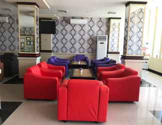 Lobi 2 D'Blitz Hotel Kendari