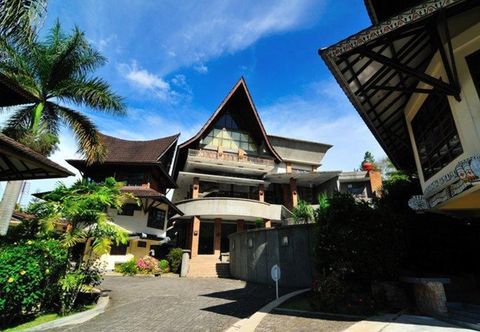 Exterior Sapadia Hotel & Cottage Parapat