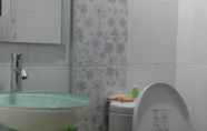 Toilet Kamar 4 Eljie Hotel Syariah Limboto