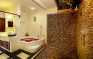 In-room Bathroom 7 Putu Bali Villa & Spa