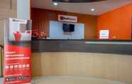 Lobi 2 RedDoorz Plus near Hotel Benua Kendari