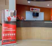 Lobby 2 RedDoorz Plus near Hotel Benua Kendari