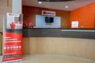 Lobi RedDoorz Plus near Hotel Benua Kendari