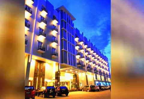 Bên ngoài Orchardz Hotel Ayani Pontianak