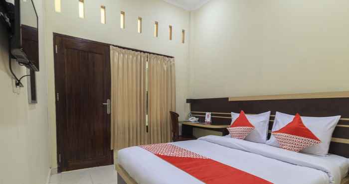 Kamar Tidur OYO 2814 Debitos Hotel