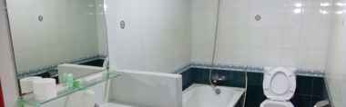 Toilet Kamar 2 Hotel Paradise Gorontalo