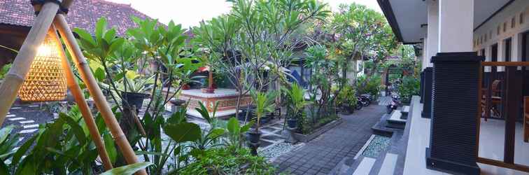 Lobi Santhi House Kuta​ By YOM