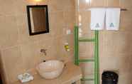 In-room Bathroom 3 The Hamsa Bali Resort 