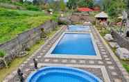 Kolam Renang 2 Arlinas Bungalow & Restaurant Kintamani