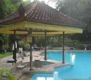 Swimming Pool 2 Angsoka Hotel