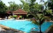 Swimming Pool 5 Angsoka Hotel