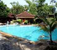 Swimming Pool 5 Angsoka Hotel