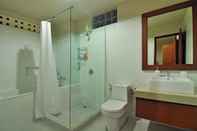 In-room Bathroom Taman Ayu Townhouse