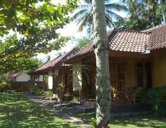 Luar Bangunan 2 La Bangkat Homestay and Warung