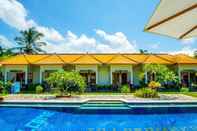 Swimming Pool La Bangkat Homestay and Warung