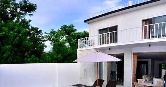 Kolam Renang Tresna Private Villas 