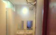 Toilet Kamar 7 Araya Huis Homestay